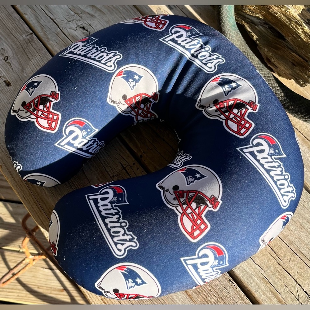NFL New England‎ Patriots Blue Travel Beaded Neck Pillow - Picture 3 of 3